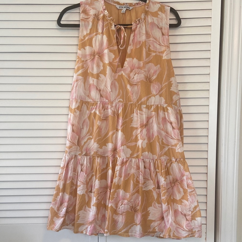 Steve Madden Pastel Orange and Pink Floral Tiered Summer Sleeveless Mini Dress